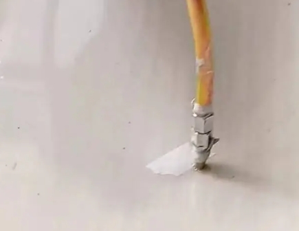 绥中瓷砖空鼓维修公司专业解答在瓷砖铺贴过程中，如果使用的砂料过粗（如全部使用了粗砂），可能会导致以下问题